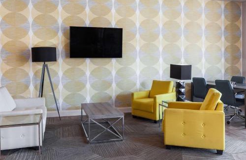 Rohrerstown Hotel | Days Inn & Suites by Wyndham Lancaster Amish Country