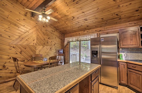 James Creek Cottage | Deck w/Private Hot Tub: Lakefront Raystown Cabin!