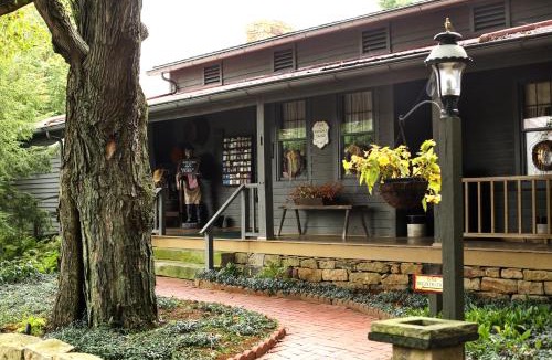 McClellandtown Bed & Breakfast | Deer Creek Winery at Watson Estate