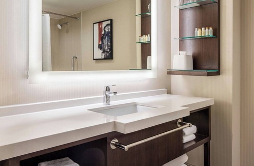 Tinicum Township Hotel | Delta Hotel Philadelphia Airport