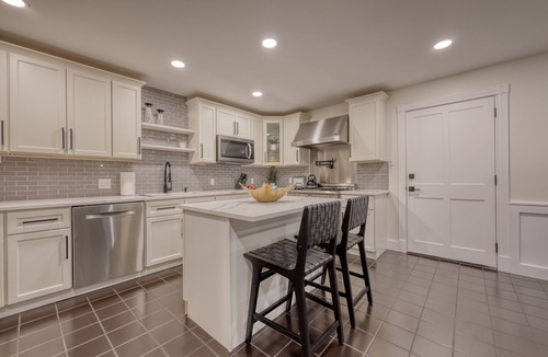 Historic Downtown Lancaster House | Deluxe Downtown Lancaster 3BD - Rooftop & Parking