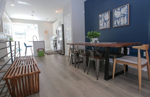 South Philadelphia House | Designer Home with Roof deck!4B/3B, Sleeps 6!