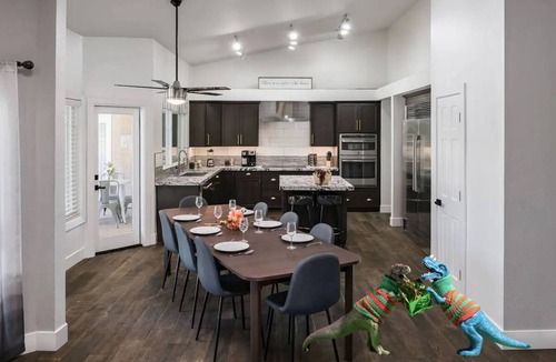 Estate Grove Valencia Est House | Discount! Luxe Oasis w/Pool & Mini-Golf, Game Rm