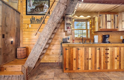 Terra Alta Cabin | Discounted Rates/Rustic Memories/Quiet Romantic Setting/Catch and Release Pond