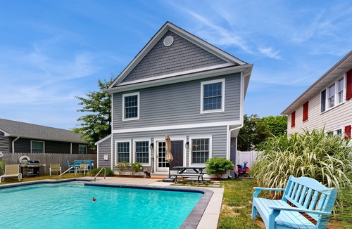 Country Club Estates House | Dog-friendly, 2-story home near beach with private outdoor pool, W/D & AC