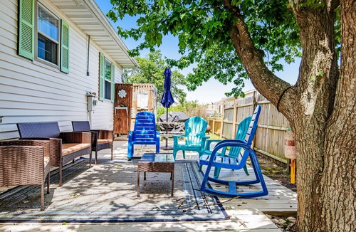 Caine Woods Cottage | Dog-friendly beach cottage with WiFi, W/D, updated kitchen & outdoor shower