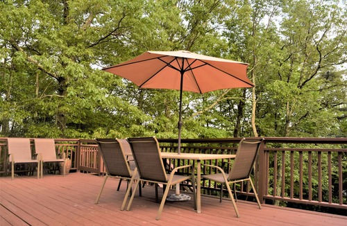 Stroudsburg Ski Chalet | Dog-Friendly Chalet in the Heart of the Poconos-Fenced Yard