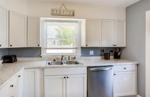 Port Clinton House | Dog-Friendly Port Clinton Home Walk to Lake Erie!