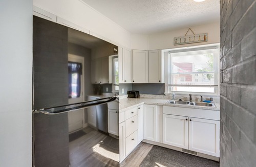Port Clinton House | Dog-Friendly Port Clinton Home: Walk to Lake Erie!