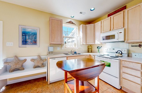 Villages of Five Points House | Dog-friendly Villages of Five Points townhouse with pool, tennis, gym, grill