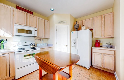 Villages of Five Points House | Dog-friendly Villages of Five Points townhouse with pool, tennis, gym, grill