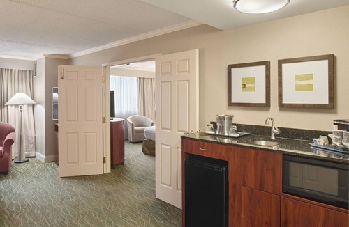 Fairlawn Hotel | DoubleTree by Hilton Akron Fairlawn