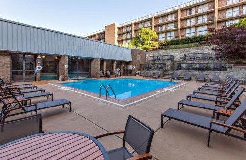 Green Tree Hotel | DoubleTree by Hilton Pittsburgh-Green Tree