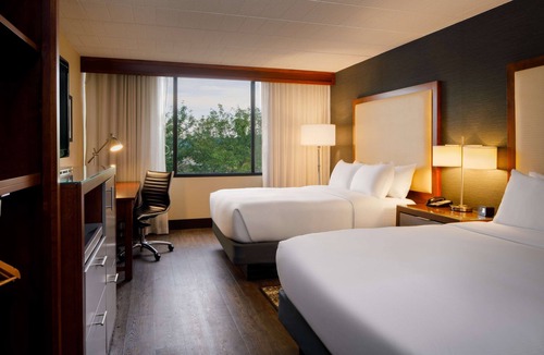 Mars Hotel | DoubleTree by Hilton Pittsburgh - Cranberry