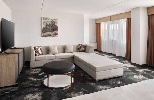 Poughkeepsie Hotel | DoubleTree by Hilton Poughkeepsie Convention Center