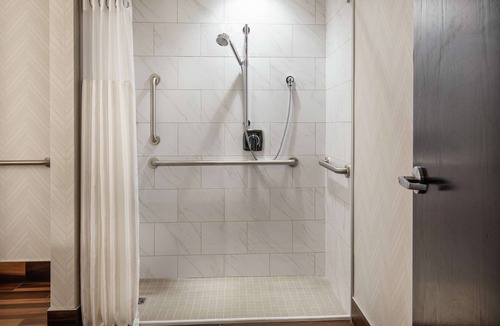 Downtown Hotel | DoubleTree by Hilton Youngstown Downtown