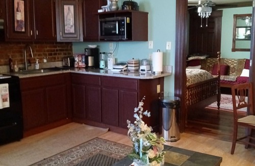Holy Cross House | Downtown 1 Bedroom Duplex can Sleep 5 Close to Everything