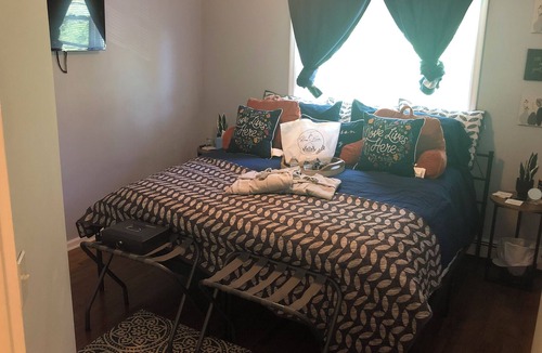 Peekskill House | Downtown Allergy Friendly 100%Organic West Point and Wedding Groups Only