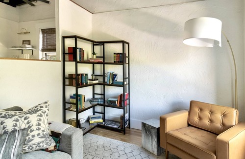 Bellefonte House | Downtown Bellefonte Modern Loft- 9 miles to PSU
