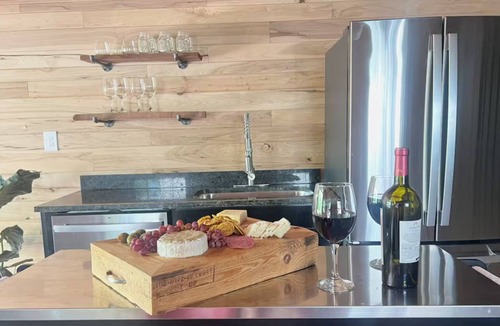 Canaan Valley Apartment | Downtown - Heart of Davis
