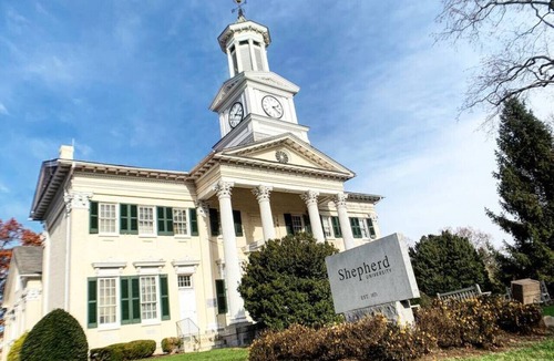 Shepherdstown Apartment | Downtown Modern Studio apartment | History & Dining steps away
