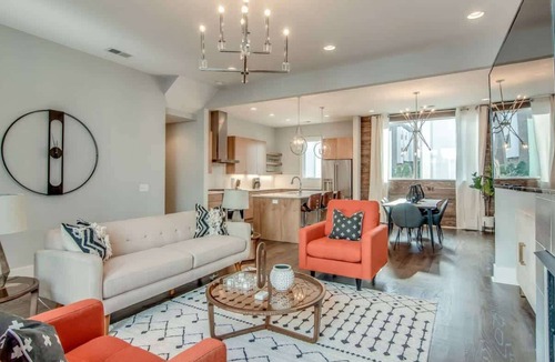 Edgehill Apartment | Downtown Nashville/The Gulch/Rooftop Deck