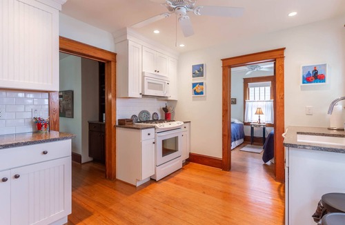 South Rehoboth House | Downtown Rehoboth Beach Two Blocks to the Beach Sleeps 10