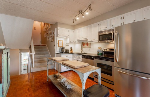 The Pines Condo | Downtown Rehoboth Beach 1 Block from Rehoboth Ave Sleeps 4