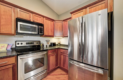 Kennedy King Condo | Downtown retreat 5mins to Bottleworks and Mass Ave w/Garage