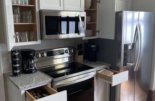 Amanda House | Dragonfly Inn (Only 40 min to Hocking Hills area)
