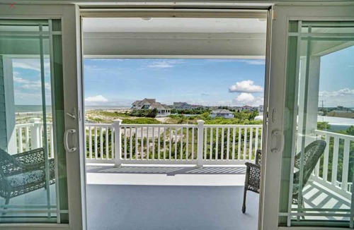 Osbornsville House | Dream Beach House packed with Style, Comfort, and Convenience