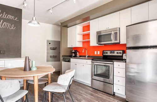 Near Northeast Apartment | Dreamy H Street 2BR w/ Gym, W/D & Lounge, near Union Station, by Blueground