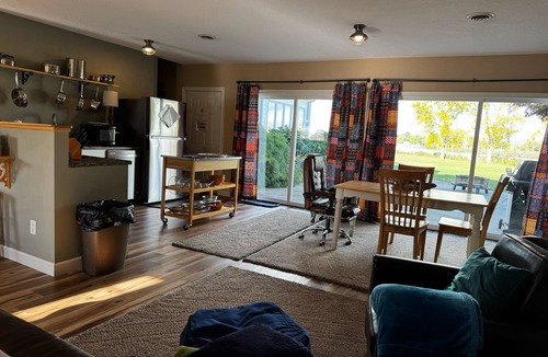 Fremont House | Eagle Isle Wings Spacious 8 bedroom Split Townhouse on the Sandusky River
