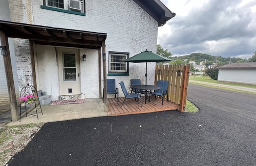 New Stanton House | Easy access, roomy, close to so much but in a private country setting.