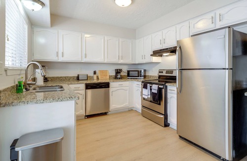 Bryan Apartment | Easy Tailgate Access! Home 3 Mi to College Station