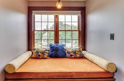 West Orange House | Easy Train Access to NYC! Elegant Family Retreat