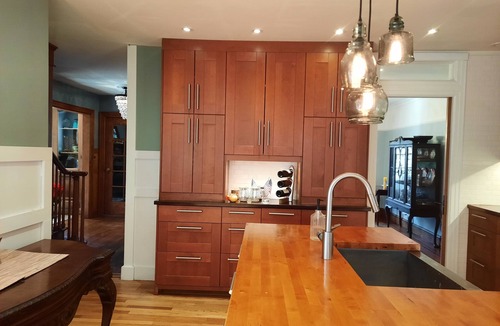 White Plains House | Easy train ride to Grand Central NYC - traditional tudor in gorgeous location
