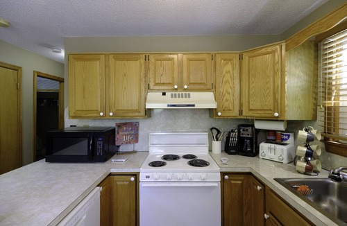 Lackawaxen House | Easy walk to the ski slopes and the shop.