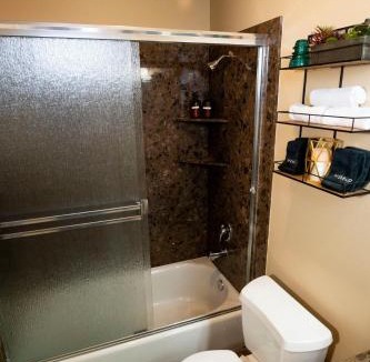 Old Southwest Apartment | Eat-Sleep-Stroll-Repeat! Walkable Midtown 2BR Home
