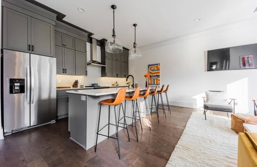 Eastwood House | Eclectic E Nash Townhome Close to Broadway!