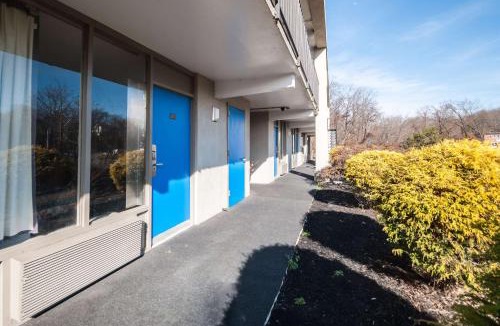 Elkridge Cabin | Econo Lodge Elkridge near Arundel Mills