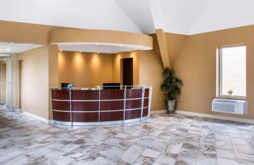 Binghamton Hotel | Econo Lodge Inn & Suites