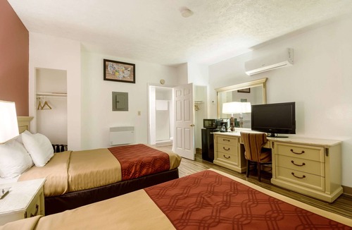 White Haven Hotel | Econo Lodge Inn & Suites Lake Harmony - Pocono Mountains Area