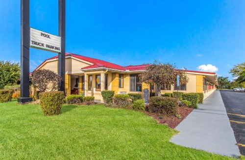 Norwalk Cabin | Econo Lodge