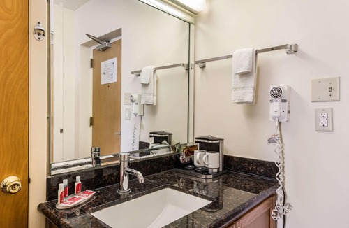 Quakertown Hotel | Econo Lodge