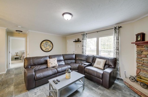 Pimento House | Efficiently Equipped Lewis Home Deck and Gas Grill!