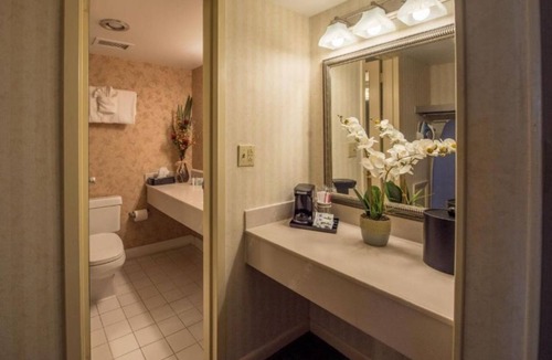 Cheat Lake Hotel | Elegant 2BR Suite w Lake View and Pool