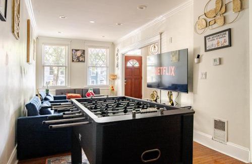 Near Northeast House | Elegant 4BR & 4BA House in DC