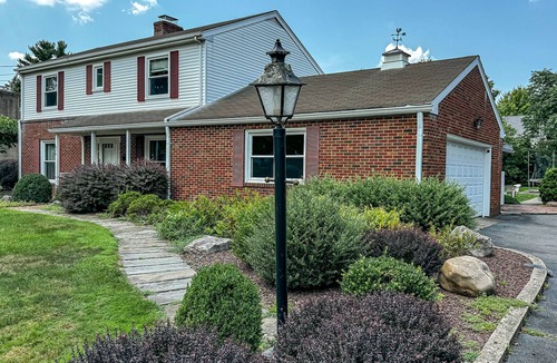 Princeton House | Elegant 4BR Princeton Escape Game Rm Big Yard