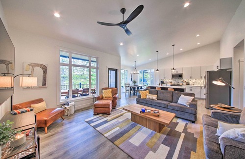 Priest River House | Elegant Priest Lake Townhome ~ 1 Mi From Lake